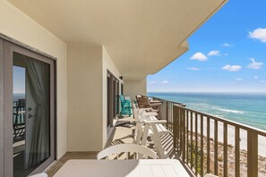 Terrace/patio - 705-Beachfront 3BR Condo Wrap-Around Balcony & Gulf Views – VIP Beach Service (Panama City Beach)