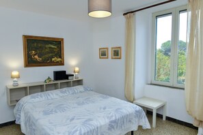 Apartemen Comfort, patio, pemandangan kebun | Setrika/meja setrika dan Wi-Fi gratis