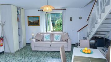 Traditional-Studio, Terrasse, Gartenblick | Blick auf den Garten