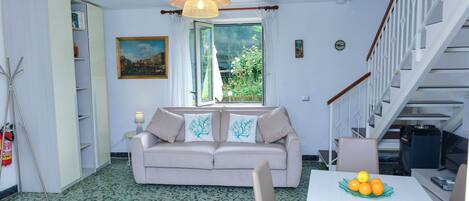 Traditional-Studio, Terrasse, Gartenblick | Blick auf den Garten