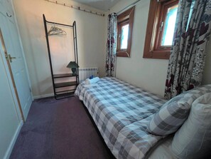 2 bedrooms, free WiFi, bed sheets - Woodlands Cottage Cottage Sleeps 5 (Garve)