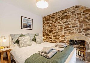 2 slaapkamers, een strijkplank/strijkijzer, reisbedje, wifi