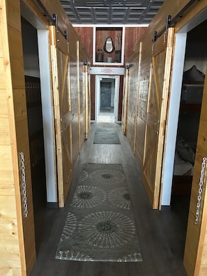 4 bedrooms, WiFi, bed sheets - The Bunkhouse – A Unique Stay in Historic Hebron, Nebraska (Hebron)