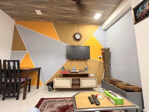 Living area - Cozy apartment in beautiful Chuim village, Bandra west (Mumbai)