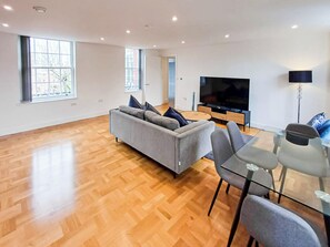 Deluxe Apartment, 2 Bedrooms, Kitchen | Living area
