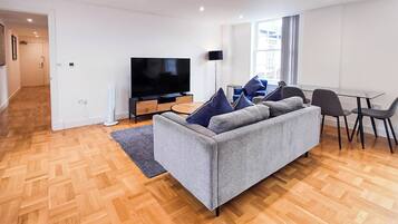 Deluxe Apartment, 2 Bedrooms, Kitchen | Living area