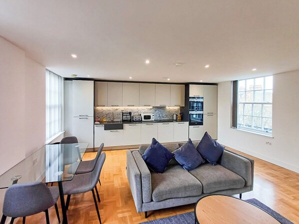 Deluxe Apartment, 2 Bedrooms, Kitchen | Living area