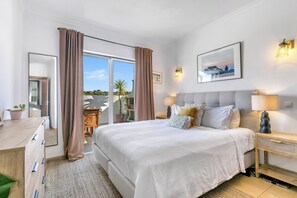 2 slaapkamers, een strijkplank/strijkijzer, reisbedje, wifi