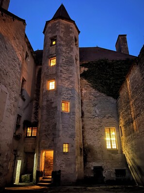 A historic stone tower with multiple windows, surrounded by narrow alleyways and adjacent buildings. - Auditoire Royal de Châtillon sur Seine (Châtillon-sur-Seine)