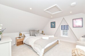 2 bedrooms, iron/ironing board, WiFi, bed sheets - PEACEFUL, CENTRAL LUXURY COTTAGE WITH PARKING,WATERSIDE TERRACE (Arundel)