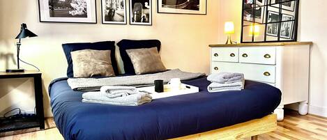 Iron/ironing board, WiFi, bed sheets