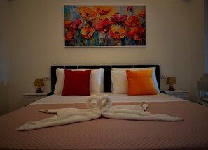 6 bedrooms, desk, travel cot, free WiFi - Romantic Suite (Punta Campanella) Near Sorrento | Comfort, Charm & Relax (Massa Lubrense)