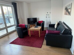 TV - Cozy vacation apartment at the marina, short walk to the city center (Greifswald)