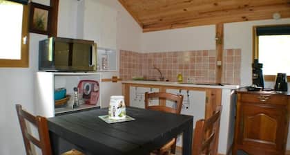 Small 18m2 chalet just a stone's throw from the waterfalls, in a relaxing location!