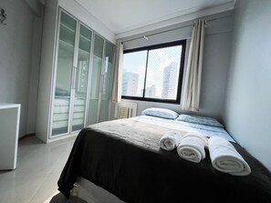 2 chambres, fer et planche à repasser, Wi-Fi, draps fournis