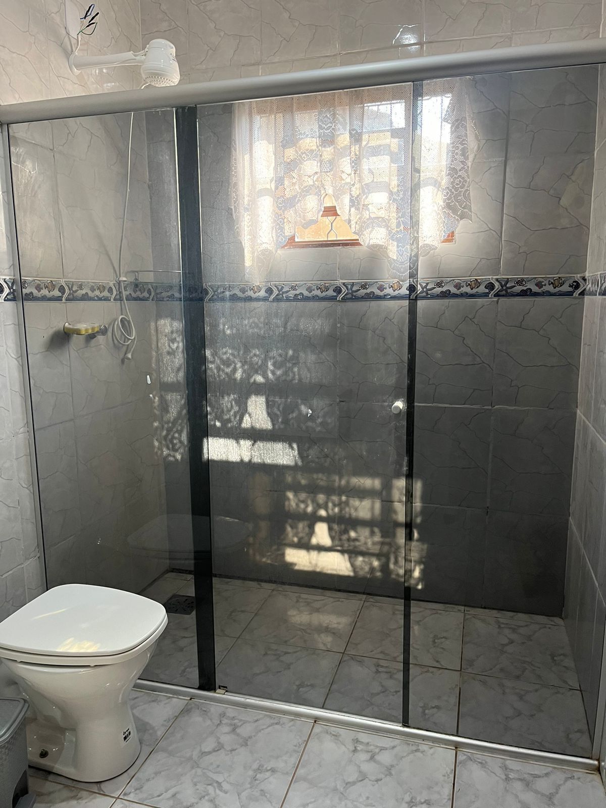 Douche, savon, papier toilette