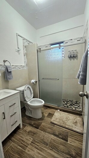 Shower, hair dryer, towels - 1-BR Coastal Oasis with A/C near Beaches and Bars (La Garita)