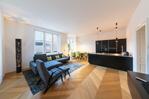 Deluxe Apartment, 3 Bedrooms, City View, Annex Building | Living area - Alter Schlachthof (Bressanone)