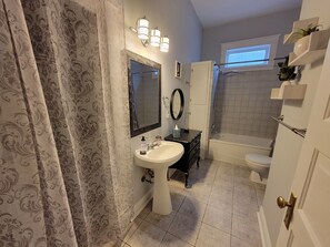 淋浴設備、按摩浴缸、風筒、提供毛巾