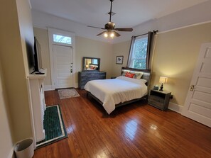 3 habitaciones, escritorio, tabla de planchar con plancha y wifi 