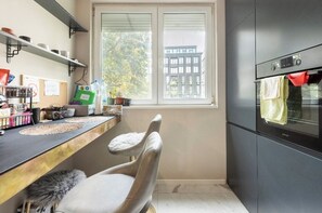 Frigorífic, forn, placa de cuina i cafetera i tetera