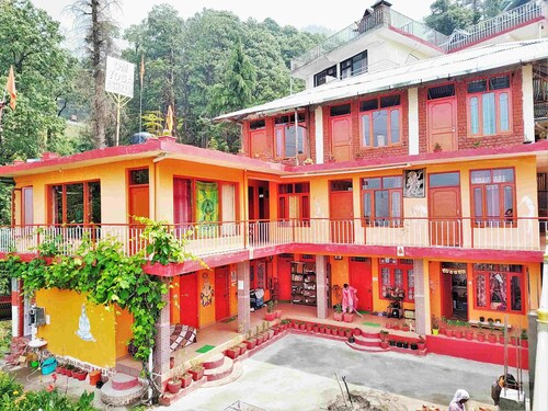 Om Yoga Ashram for Best and Affordable 6 Days Yoga Meditation Retreat H.P India