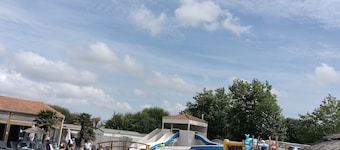 Mobile home in a campsite, ideal for families, close to the sea