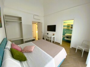 2 bedrooms, desk, travel cot, free WiFi - Romantic Suite (Nerano) Near Sorrento | Comfort, Charm & Relax (Massa Lubrense)