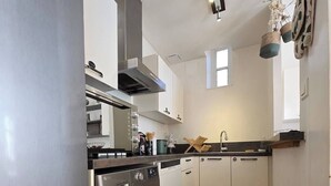 Coffee/tea maker, fridge, microwave, oven - Maisonnette Historic District (limoges)