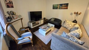 TV, books - Maisonnette Historic District (limoges)