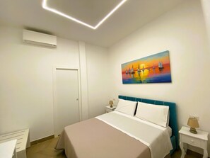 2 bedrooms, desk, travel cot, free WiFi - Romantic Suite (Lobra) Near Sorrento | Comfort, Charm & Relax (Massa Lubrense)