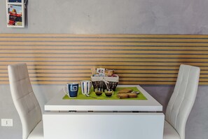 Dining - Complete and fully equipped, lively and colorful apartment in the center of the city. (Isola Sacra)