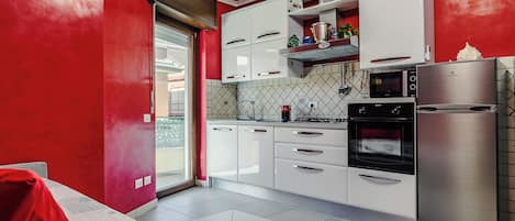 Micro-ondes, four, plaque de cuisson, lave-vaisselle
