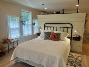 1 bedroom, iron/ironing board, free WiFi, bed sheets - Falmouth Foreside, Maine-Walk to ocean beach, market and restaurant. (Falmouth)