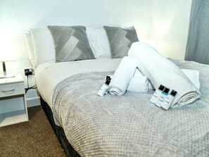 2 bedrooms, iron/ironing board, WiFi, bed sheets