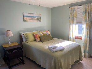 2 bedrooms, WiFi, bed sheets - Off Season ROOM RENTAL with Fishers Island Views (Stonington)