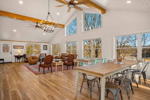 Gentle Winds Lake Front Retreat