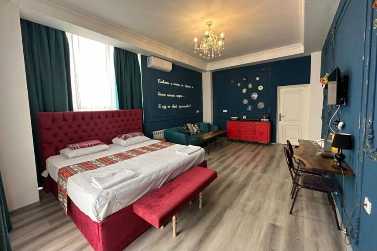 Luxury Room, 1 King Bed, Sea View | Premium bedding, down duvets, Select Comfort beds, free minibar