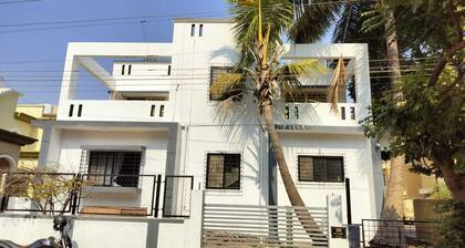 Charming 4-bedroom bungalow with AC and WiFi in peaceful Nashik