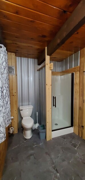 Handtücher, Seife, Toilettenpapier