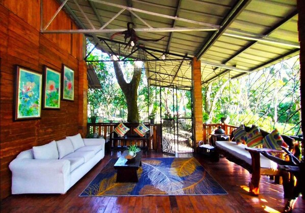 Terrace/patio - Charming B&B with Fitness Room and WiFi in Enchanting Lipa (Lipa)