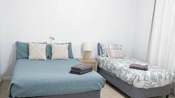 3 bedrooms, iron/ironing board, WiFi, bed sheets