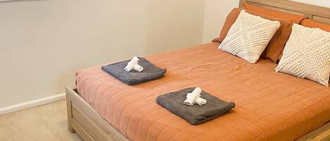 3 quartos, ferros/tábuas de passar roupa, Wi-Fi, roupa de cama