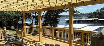 Relaxing 4 bed-4 bath w/ 3 King beds, sleeps 10, private dock & slip available!