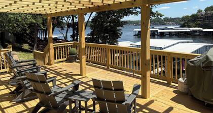 Relaxing 4 bed-4 bath w/ 3 King beds, sleeps 10, private dock & slip available!