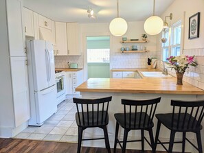 Micro-ondes, four, plaque de cuisson, lave-vaisselle