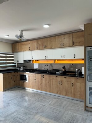 Private kitchen - Charming 2-bedroom apartment with AC, WiFi in marvelous East Lagon (EAST LAGON)