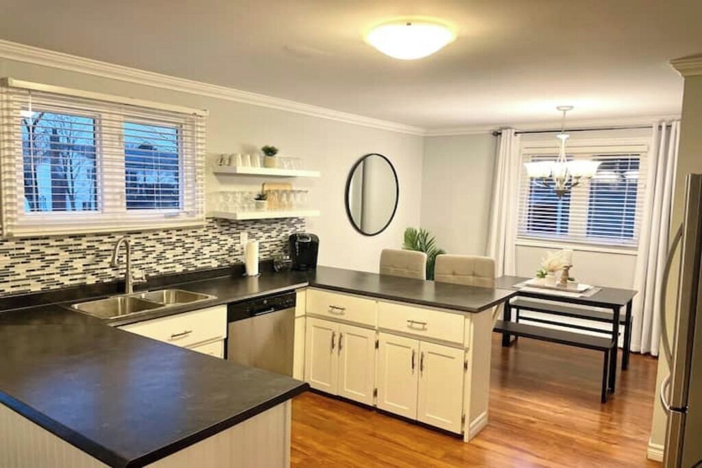 Køleskab, mikrobølgeovn, ovn, kogeplade