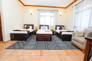 6 bedrooms, iron/ironing board, WiFi, bed sheets - 6-bedroom lodge in charming Arusha with AC, WiFi. Enjoy a cozy stay (Arusha)