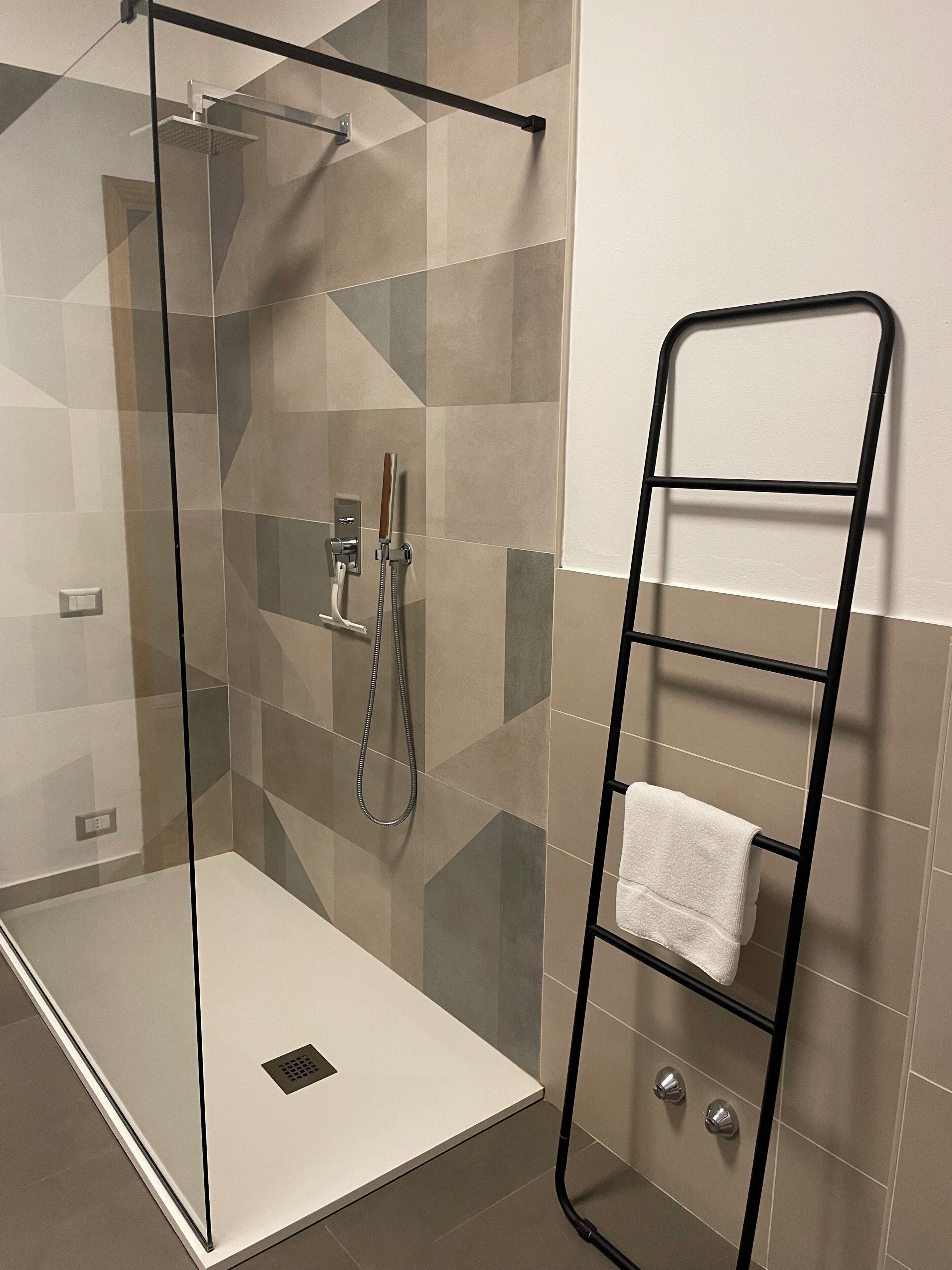 Doccia, asciugacapelli, bidet, asciugamani